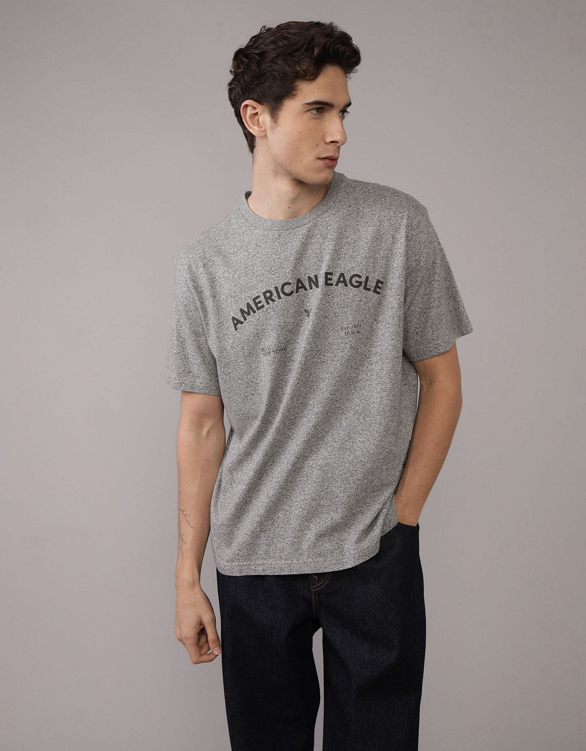 Camiseta gráfica con logotipo icónico Ae