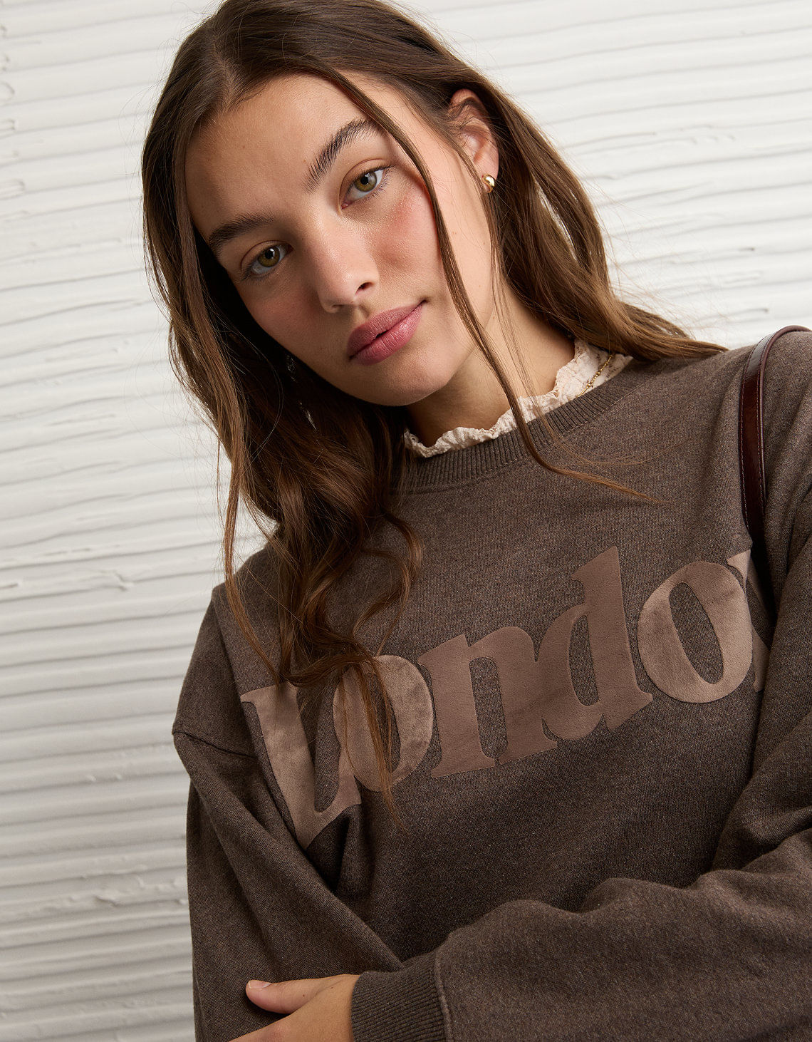 Buzo Gráfico de Cuello Redondo de Terciopelo de Londres Ae