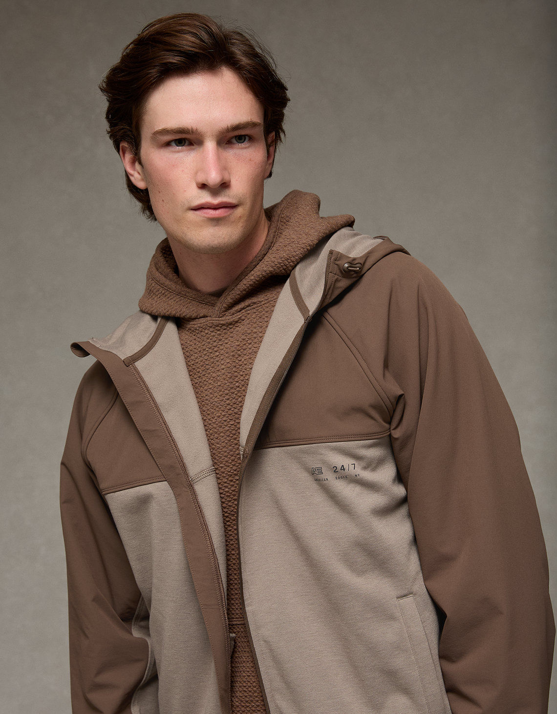 Buzo con capucha y cremallera 24/7 Ae