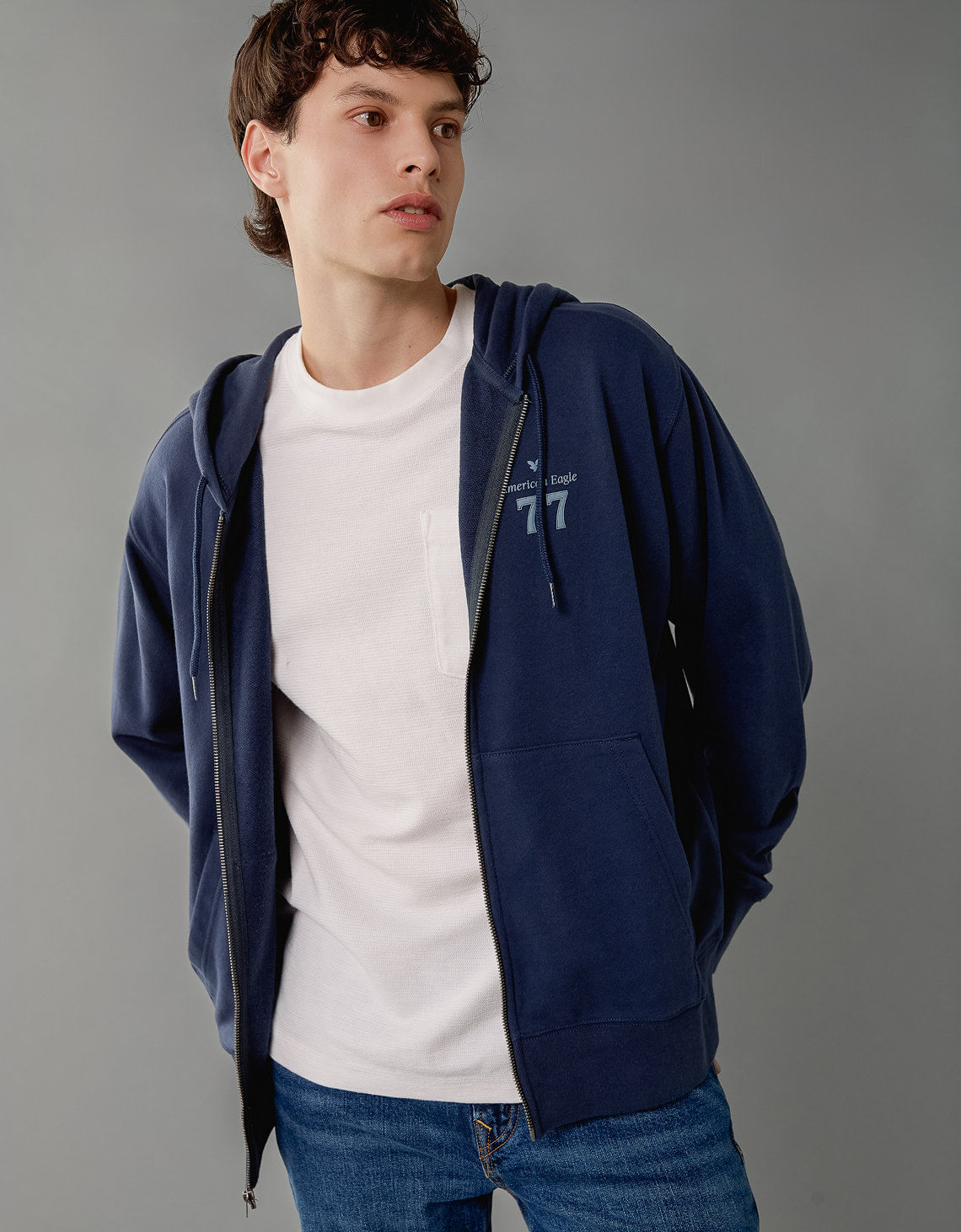 Buzo con Capucha y con Gráfico Ae