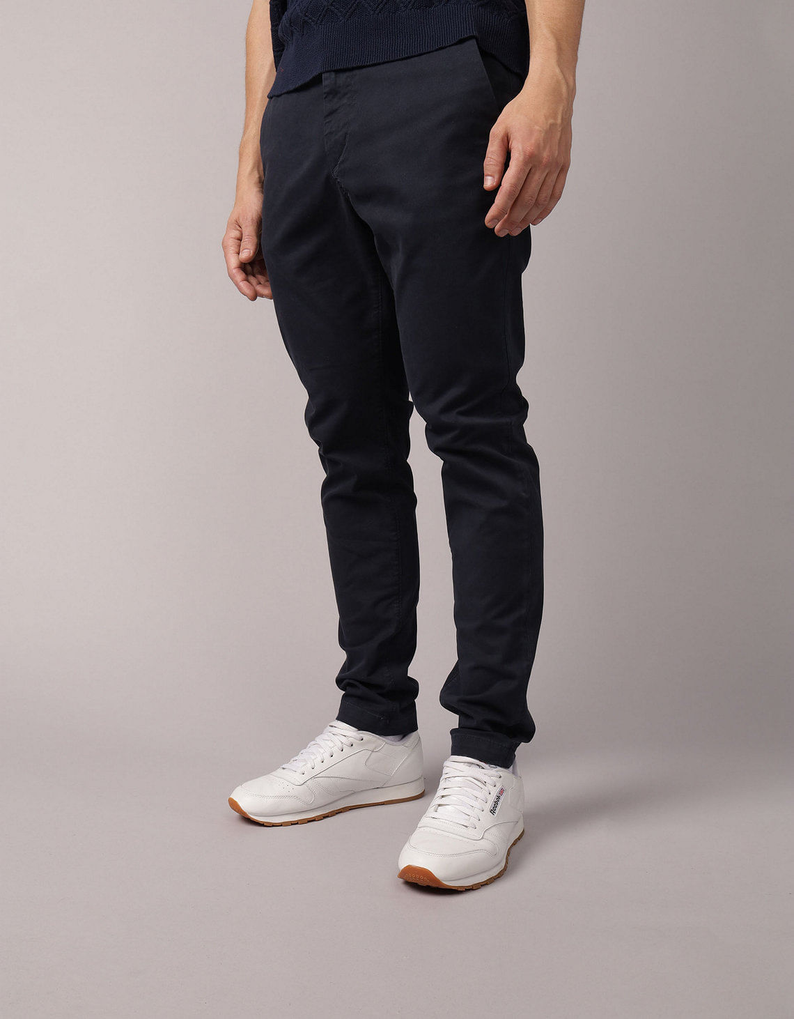 Pantalón Slim Chino Lived-In Ae