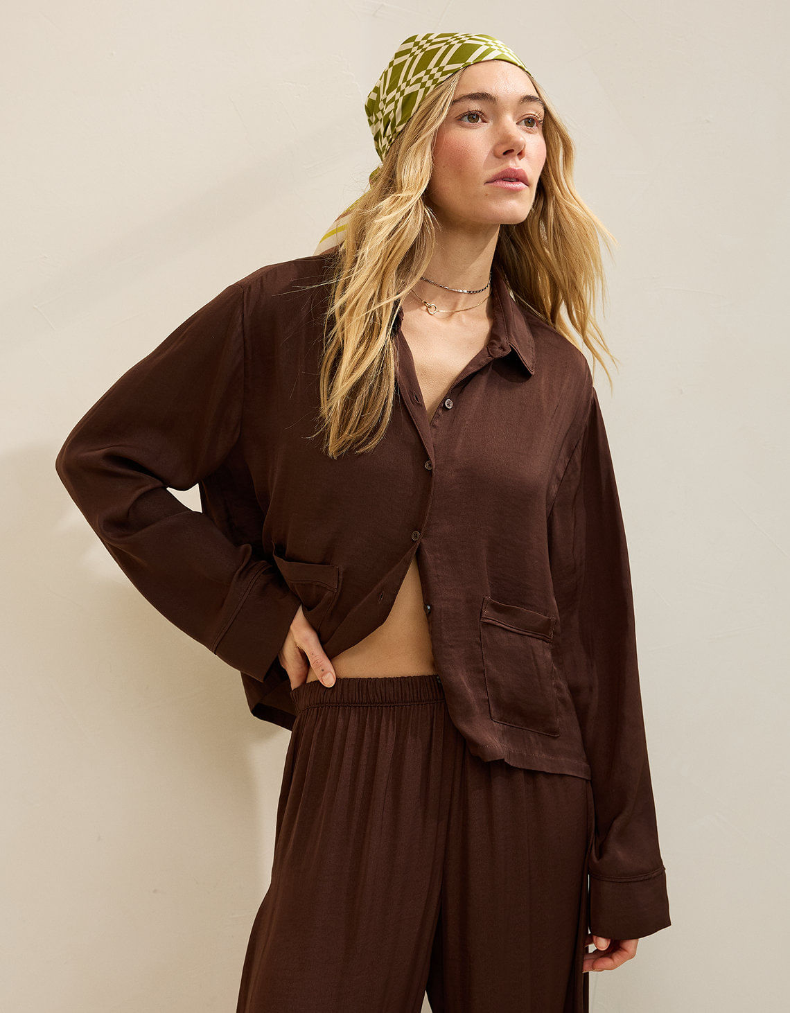 Camisa de pijama manga larga cropped en satin By Aerie