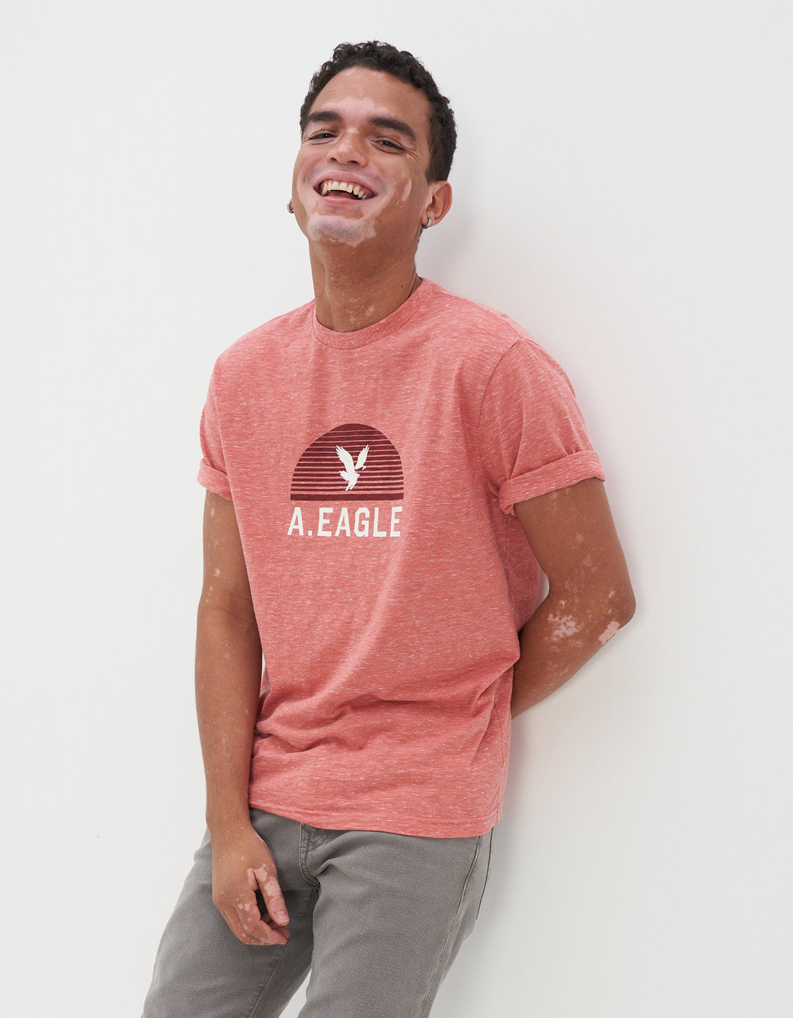 Camiseta Ae gráfica con logo supersuave