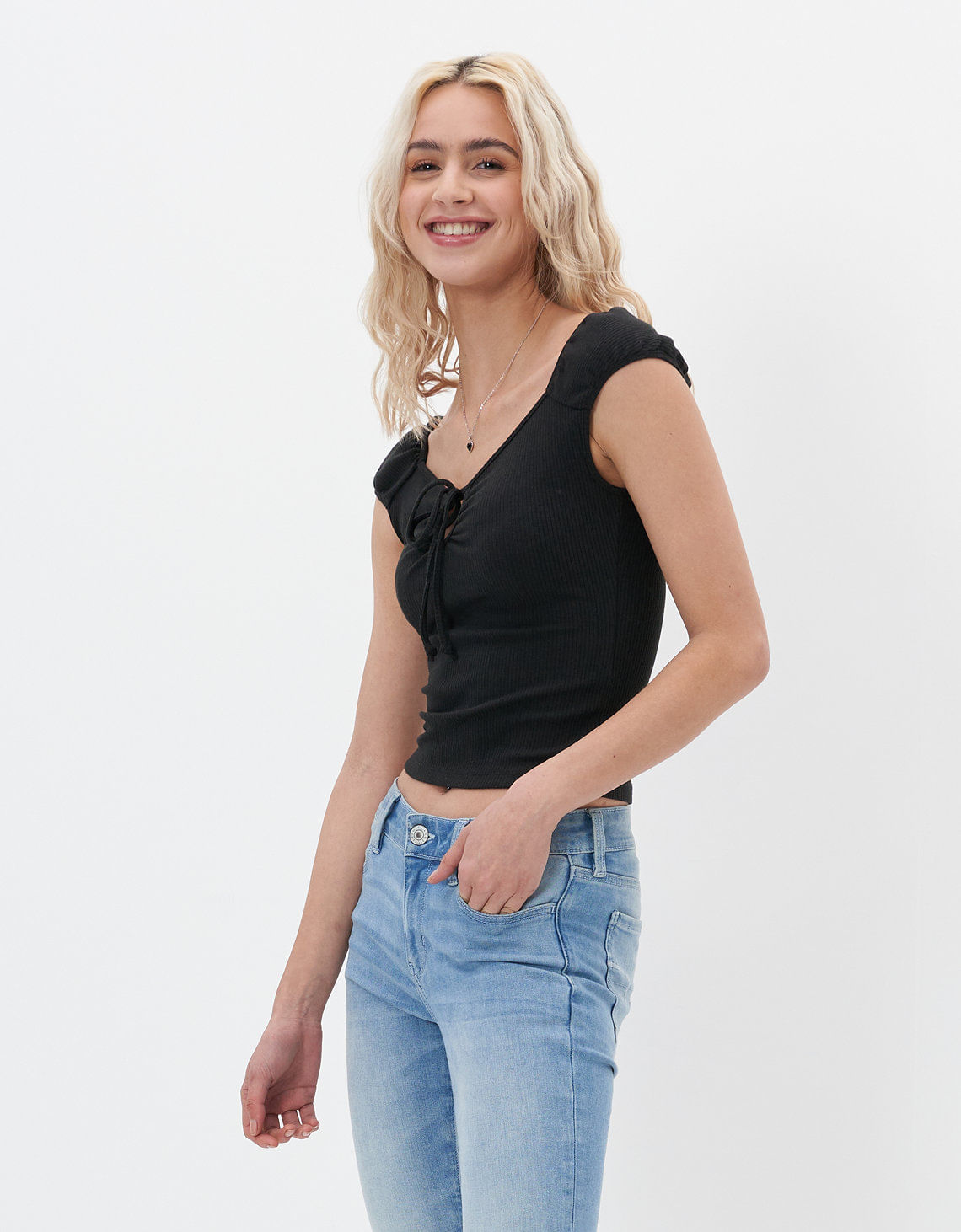 Camiseta AE con cerradura de ojal