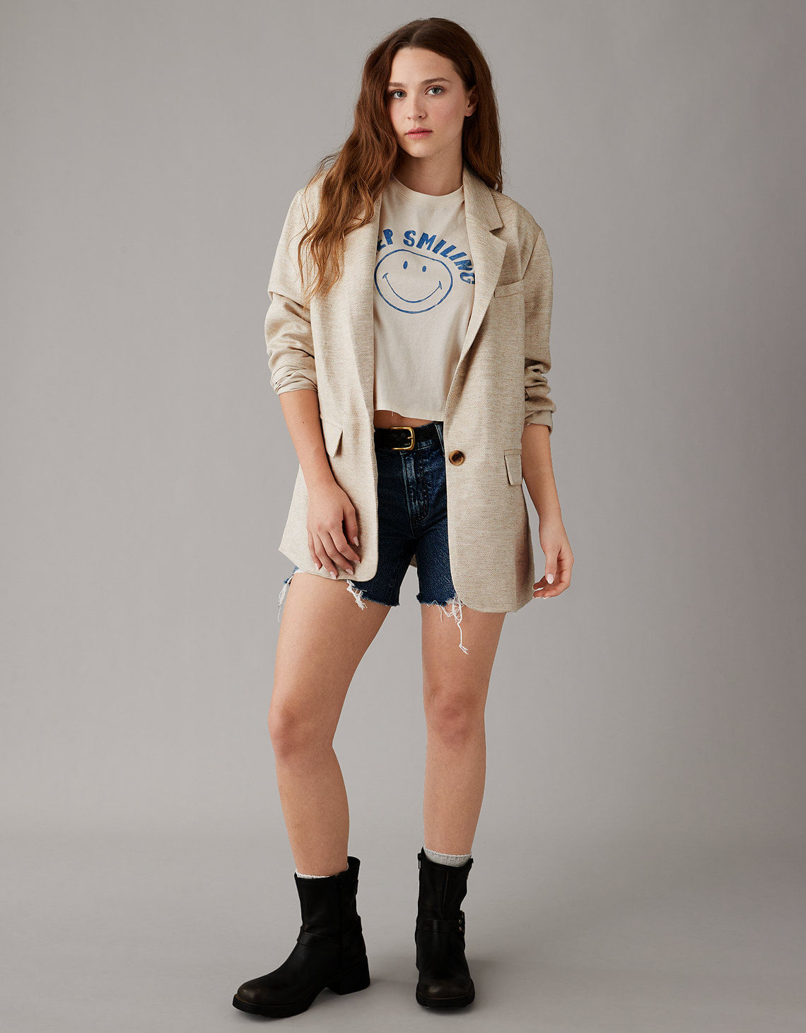 Camiseta gráfica con sonrisa recortada de Ae