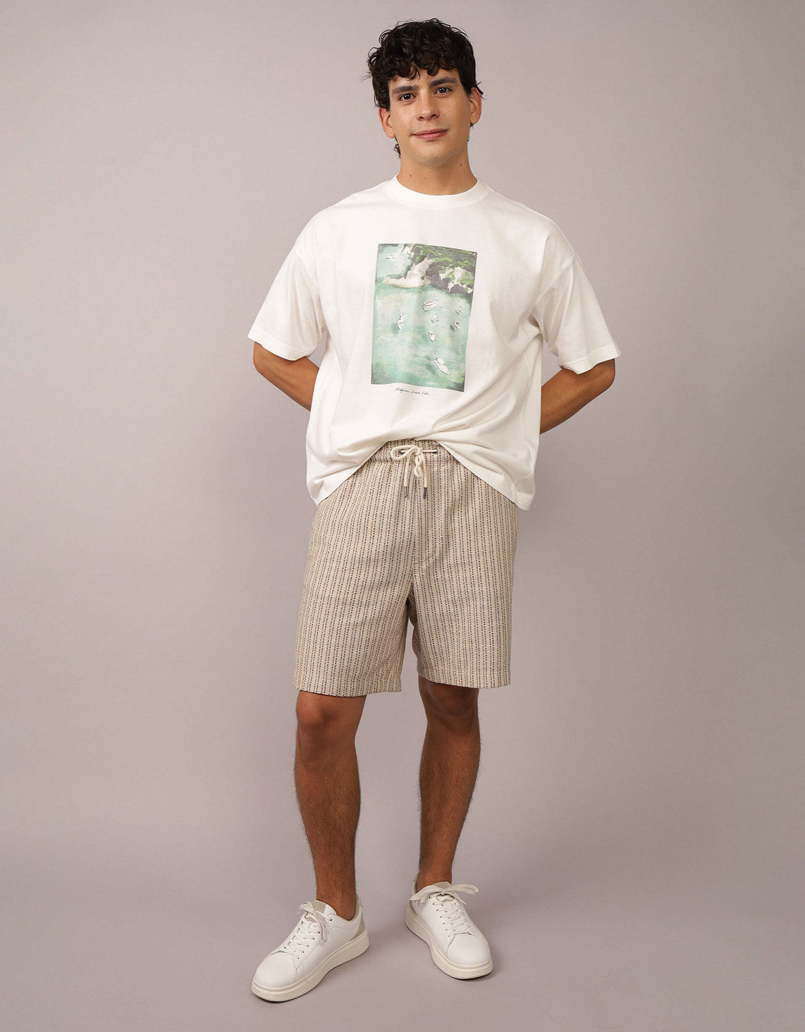 Camiseta Gráfica de Destino Ae Boxy